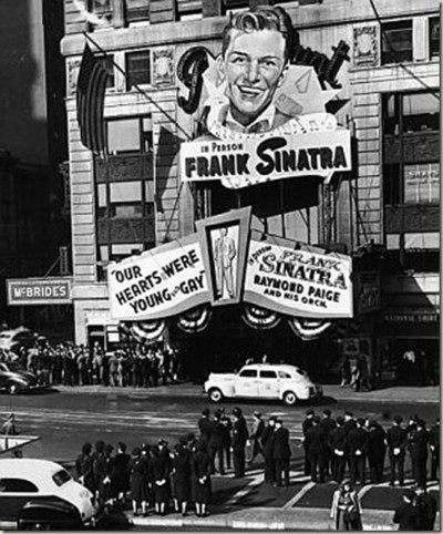 Frank Sinatra at the Paramount